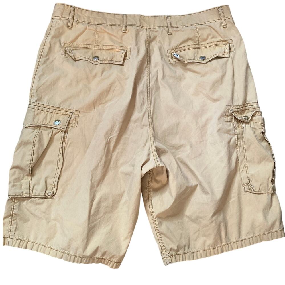 Levi’s Cargo Shorts Men’s 38 Tan Khaki Utility Pocket Casual Hiking Work Shorts - Picture 2 of 10